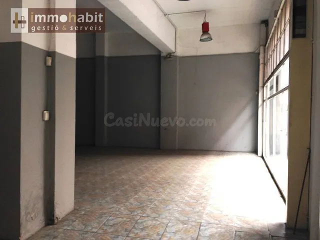 Local de 80 m2 mas 55 m2 de altillo en cap pont — 17