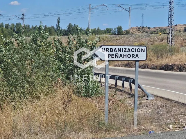 💡 “Imagina, Diseña y Construye – 🚆 “Terreno Urbano con Conex - foto 4