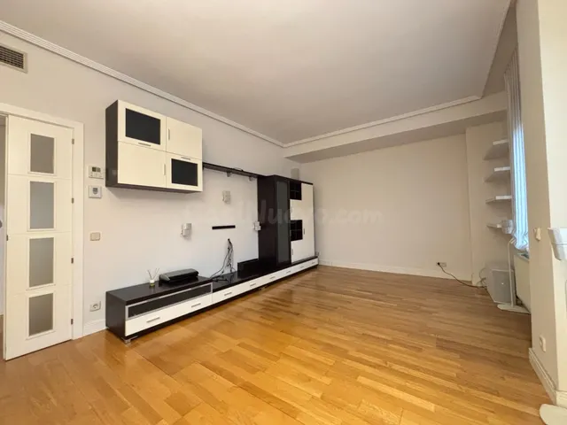 Piso EXTERIOR de 3 DORM con 2 plazas de garaje y piscina en Sanchinarro — 3