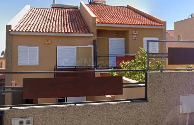 SE VENDE casa adosada OKUPA en C Tabaiba Sector 73  de Rosar