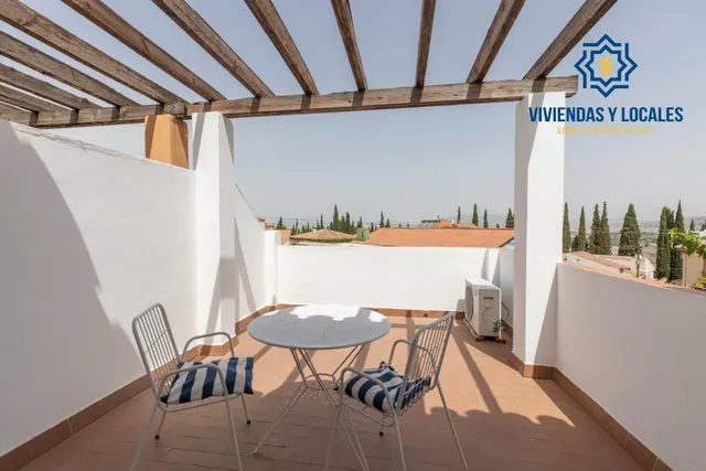Chalet pareado con piscina, jardín y bonitas vistas a Granada en La Zubia — 31