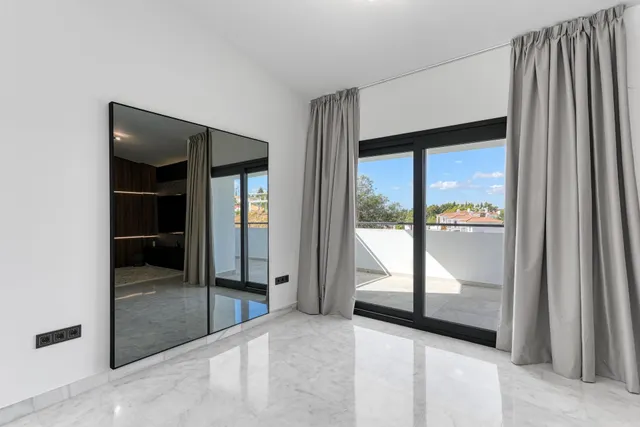 Villa independiente renovada, cerca a Mijas, con piscina privada y 5 dormitorios — 20