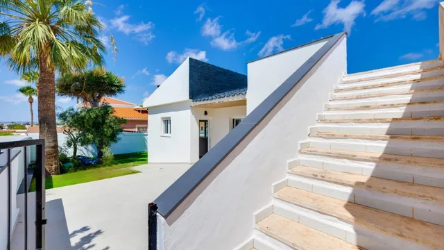 Magnifico chalet totalmente reformado con piscina propia, ideal para familias — 8