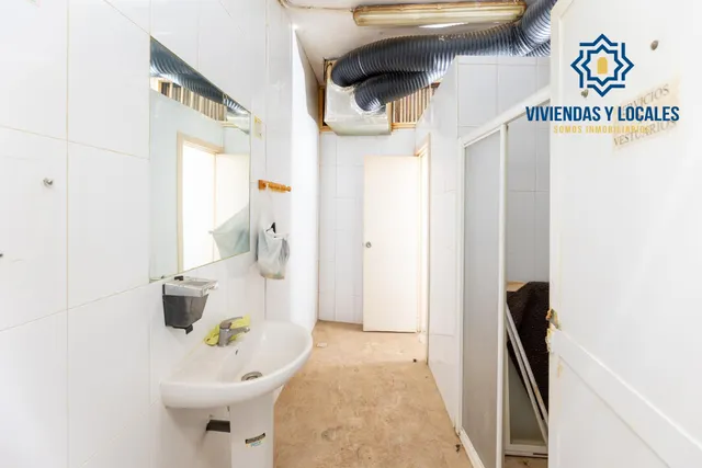 Local + vivienda en Avda. Cadiz — 46