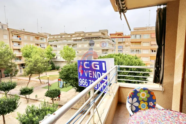 Vivienda en esquina 3 dormitorios, terraza, garaje, trastero