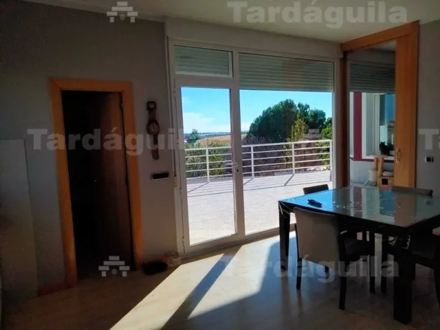 CHALET  INDEPENDIENTE EN URBANIZACION DE VILLAMAYOR — 44