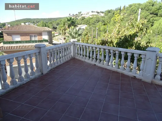 CASA UNIFAMILIAR ESQUINERA EN PARCELA 618M2 — 21