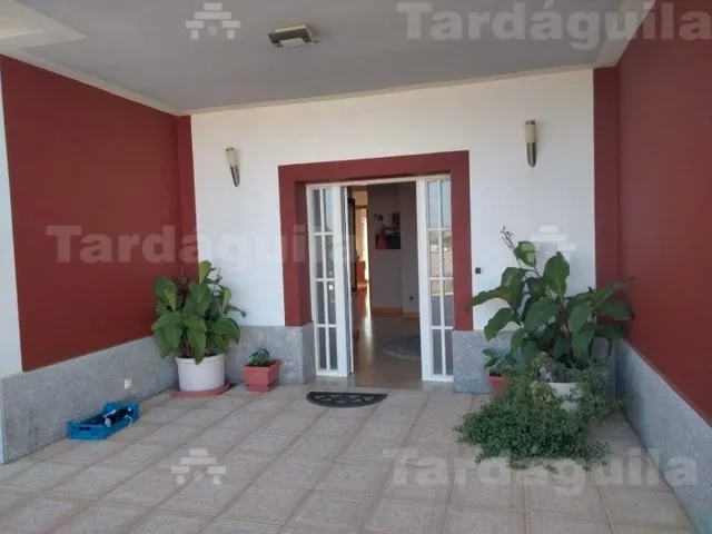 CHALET  INDEPENDIENTE EN URBANIZACION DE VILLAMAYOR — 34