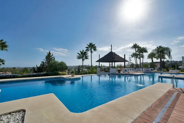Apartamento completamente renovado en Las Tortugas de Aloha, Nueva Andalucía — 43