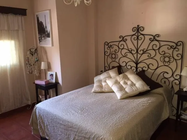 Edificio con 5 apartamentos, 2 locales  comercial y garaje  en Valle san Lorenzo. — 8