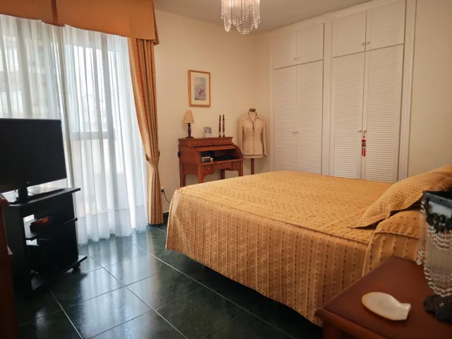 PISO CENTRICO EN FUENGIROLA CON VISTAS LATERALES AL PUERTO JUNTO A LA PLAYA. PERFECTO ESTADO — 32
