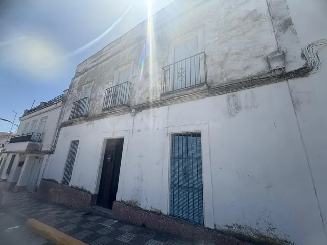 ¡Gran oportunidad en El Carpio! Vivienda de 232 m2 para refo