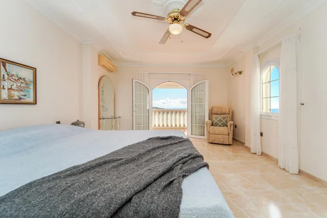Elegante villa de 4 dormitorios en Arguineguín | Vistas panorámicas al mar, gran parcela y un potencial excepcional! — 18