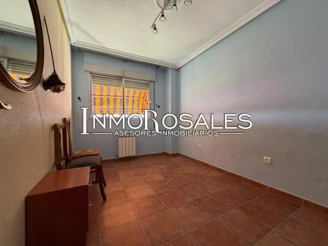 PISO EN VENTA EN AVENIDA DE ROSALES — 33
