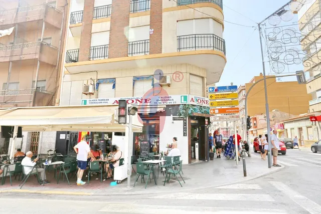 Local comercial en venta junto a la Plaza de la Constitución