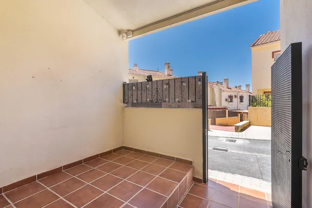 ADOSADA EN URBANIZACIÓN EN HUETOR VEGA — 41