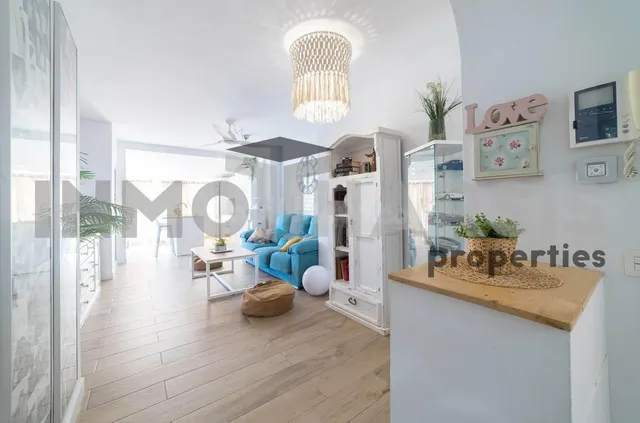 SE VENDE PISO EN TOYO CON AMPLIA TERRAZA TOTALMENTE REFORMAD - foto 2