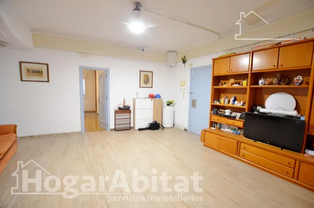 ¡Alicante centro! amplio, bonito y esquinero con balcón — 38