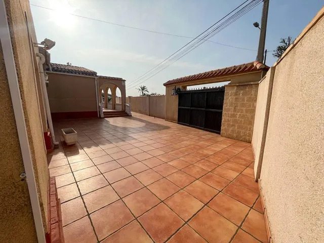 Chalet con piscina y amplias estancias en El Chaparral — 8