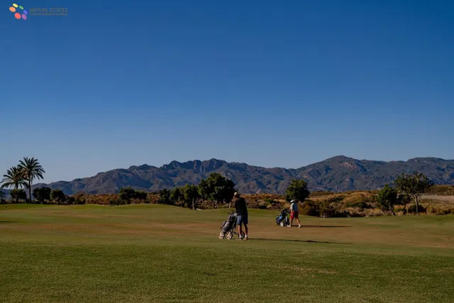 OPORTUNIDAD DE LUJO, EN URB. GOLF VALLE DEL ESTE, VERA. — 27