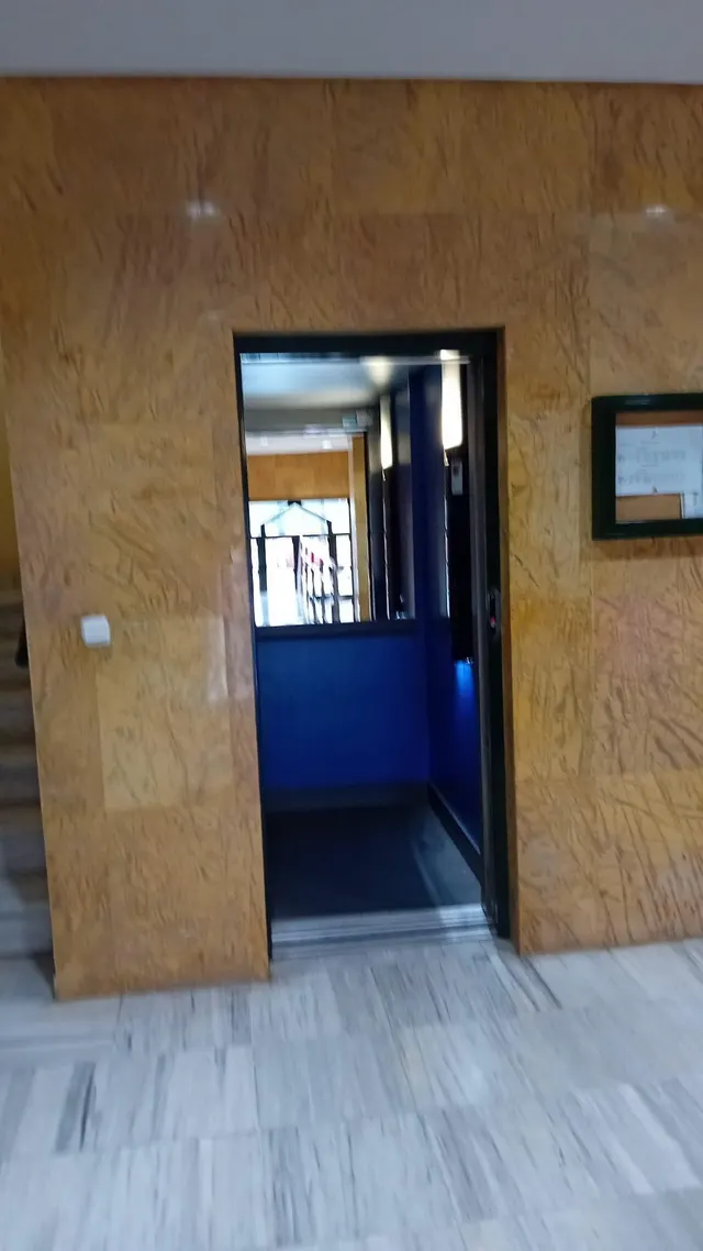 Centro San Vicente, calle Torneo, junto al Río. Excelente apartamento amueblado se alquila. Ascensor. — 28