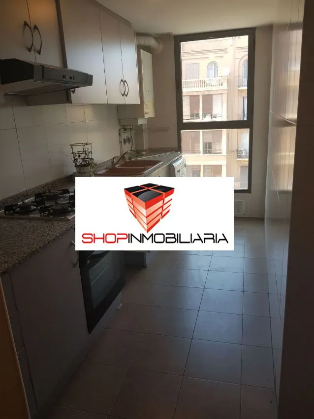 SE ALQUILA GRAN PISO EN AV. PESET ALEIXANDRE — 8