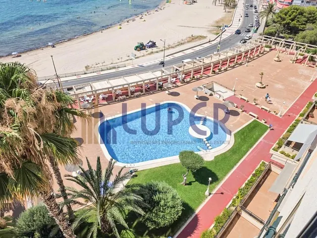 Espectacular vivienda en primera línea de Playa Muchavista c - foto 2