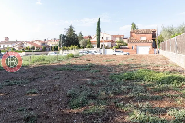 Terreny urbà totalment pla de 465 m2 a Els Hostalets de Pier - foto 5