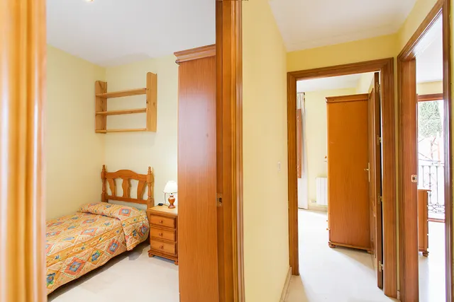 Albayzin bajo zona. piso 3 dormitorios. 2 baños. salón. cocina. calefacción. luminoso. — 11
