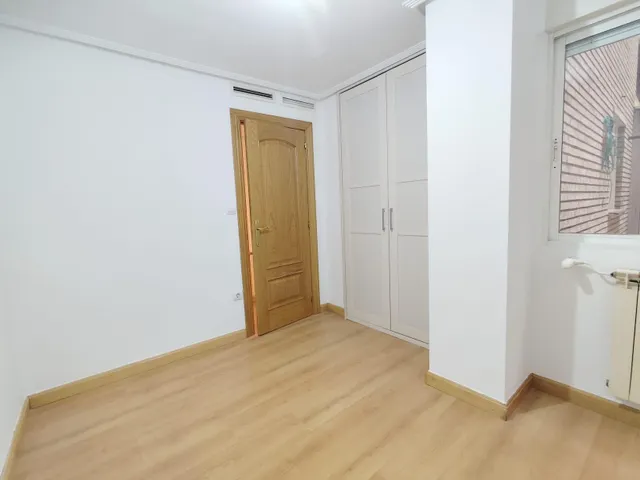 PISO DE 3 DORMITORIOS CON GRAN TERRAZA- C/ MIGUEL SERVET — 27