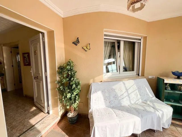 Chalet con piscina y amplias estancias en El Chaparral — 32
