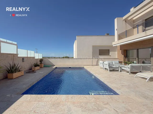 Exclusiva Villa con gigantesca parcela y piscina privada + G - foto 5