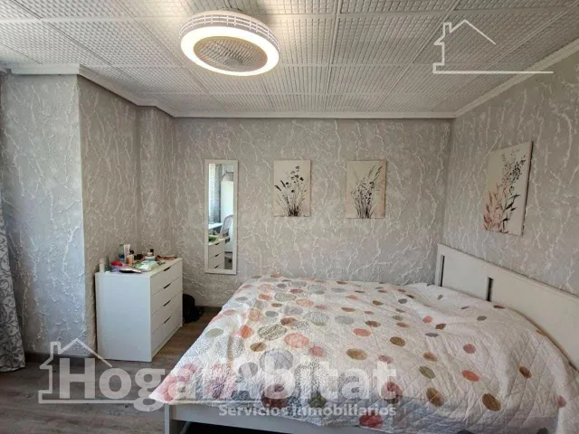 ¡GRAN OPORTUNIDAD! REFORMADO Y EXTERIOR CON 5 DORMITORIOS Y  - foto 2
