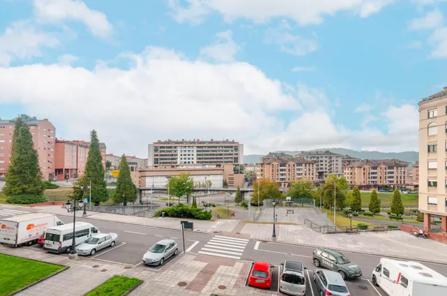 Vivir en Oviedo con tranquilidad, zonas verdes y todos los servicios a tu alcance — 32
