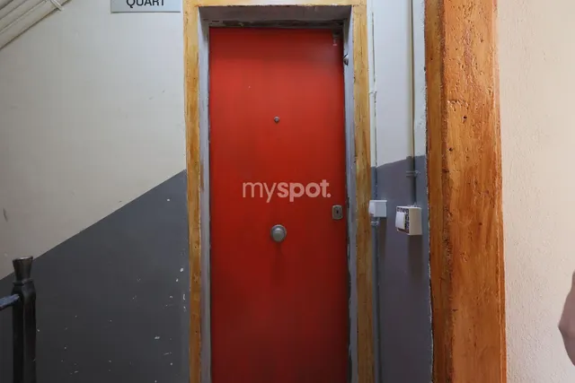 Elegante apartamento reformado de 1 dormitorio en el Raval — 22