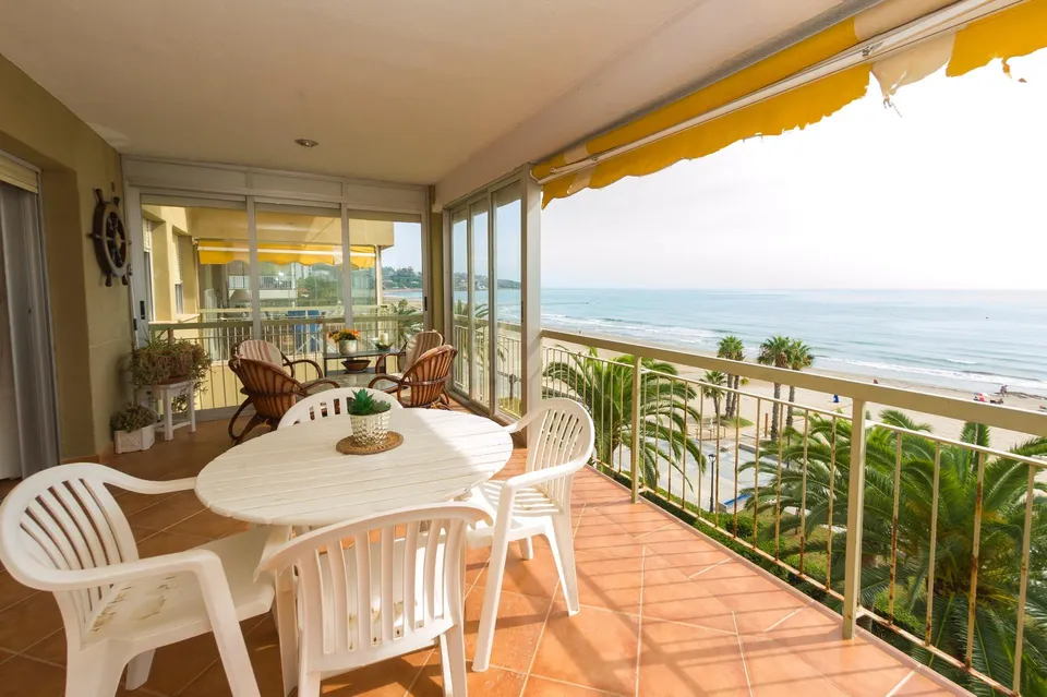 Apartamento frontal en el Paseo Marítimo del Torreón - Benicasim