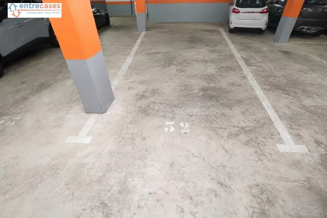 VENTA PLAZA DE GARAJE EN ZONA PERIODISTA AZZATI
