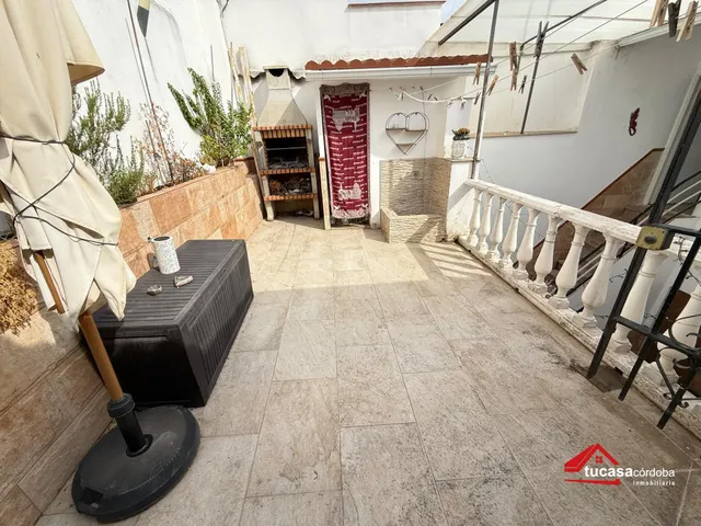 CASA EN VENTA EN SAN CAYETANO CON GARAJE, PATIO Y TERRAZA