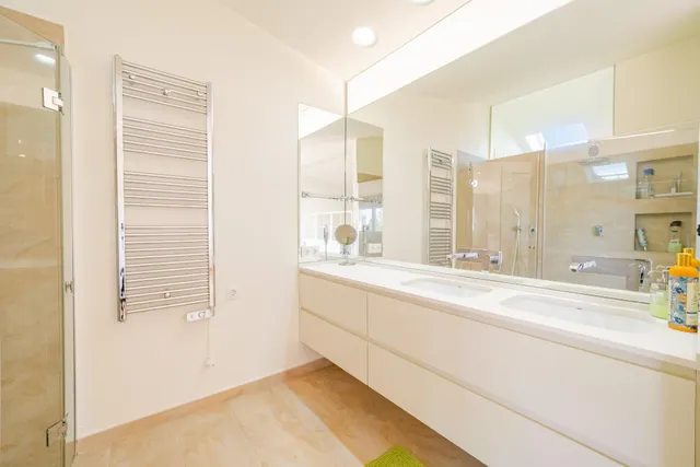 Villa independiente con piscina y 893 m2 de parcela en Benicàssim: espacio, diseño y privacidad — 49