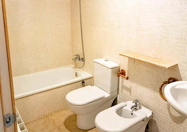 Piso de 3 habitaciones y 2 baños cerca del centro histórico de Valencia — 10