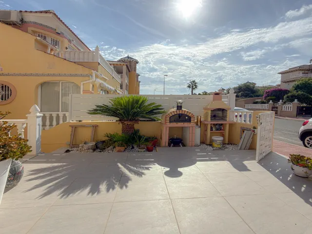 Magnifico chalet pareado totalmente reformado y con piscina comunitaria — 28