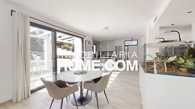 Chalet independiente de diseño moderno con 5 dormitorios, piscina, gran parcela y vistas despejadas en Pinos de Alhaurín — 35