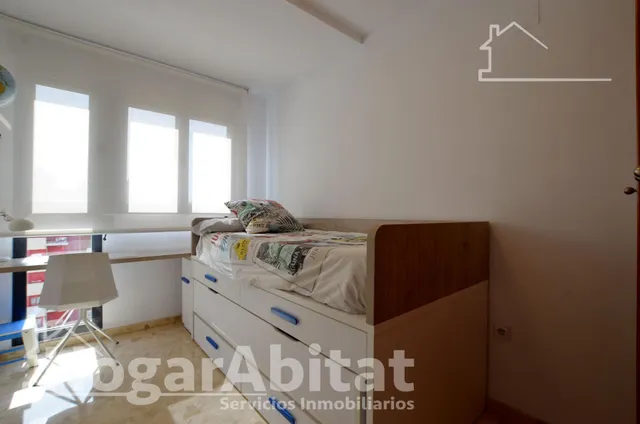 ¡vistas despejadas! amplio, alto y moderno con ascensor y balcón — 22