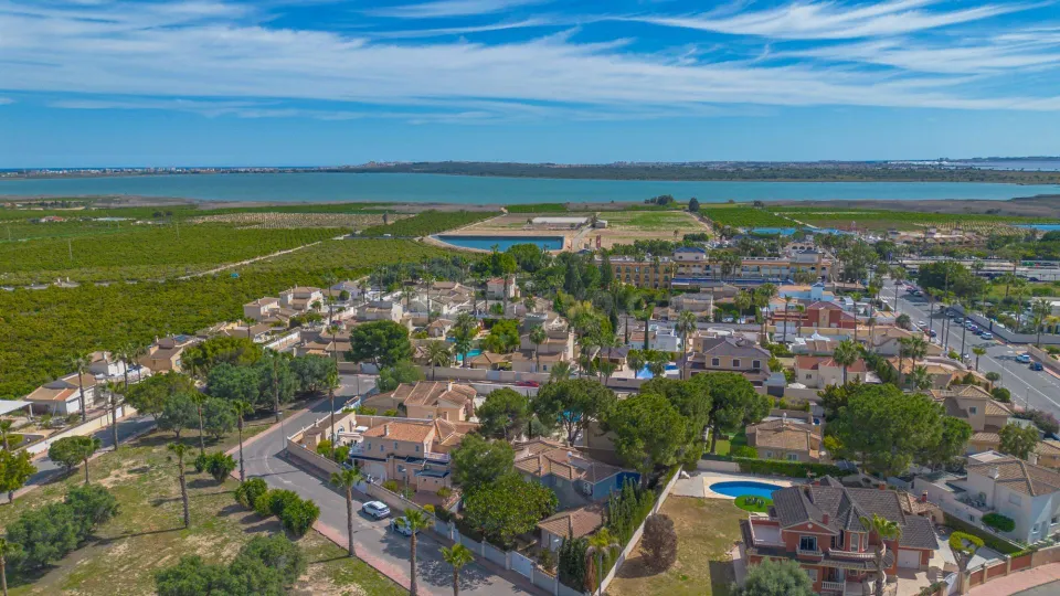 Villa 5 habitaciones 240m² en venta - Pueblo Bravo