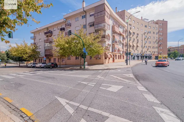 ALQUILER DE PISO DE 4 DORMITORIOS EN EL BARRIO DE ALBAYDA TOTALMENTE AMUEBLADO Y EQUIPADO Y CON PLAZA DE  GARAGE INCLUIDA — 40