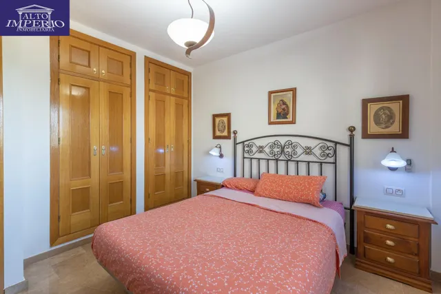 Adosada con 4 dormitorios, amplias terrazas y vistas a Granada y sierra nevada — 17