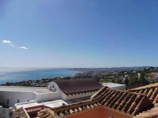 Villa grande con mucho potencial y vistas al mar zona Estupa Budista, Benalmádena — 39