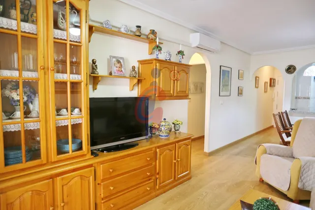 Piso impecable en Las Viñas con piscina comunitaria, terraza acristalada y muy cerca del mar — 11