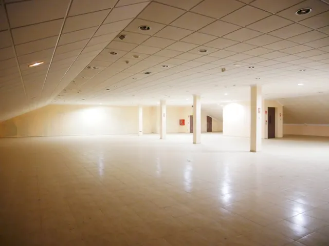 NAVE DE 4 ALTURAS!! IDEAL PARA UN GRAN NEGOCIO EN ZONA ACACI - foto 3