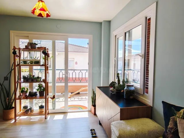 PISO EN VENTA CON TERRAZA, PARKING Y JARDIN – Urb. PUIG PELÓ - foto 2
